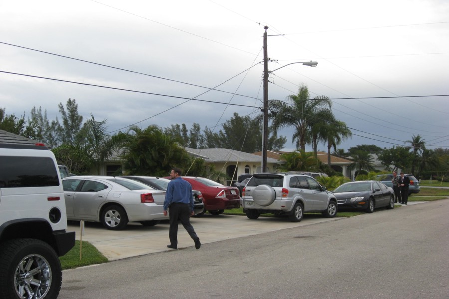 ../image/pre-ceremony parking cars 1.jpg